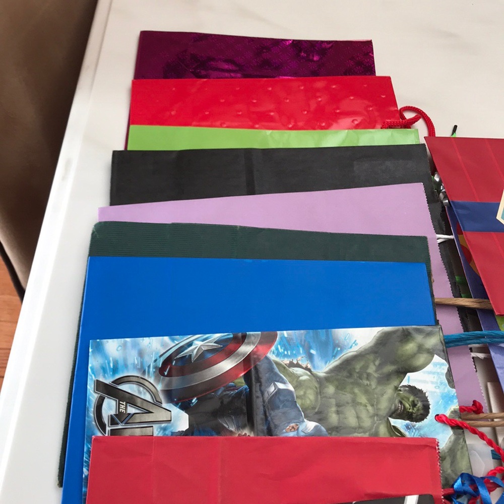 Lot of Assorted Gift Bags - Picture 4 of 8